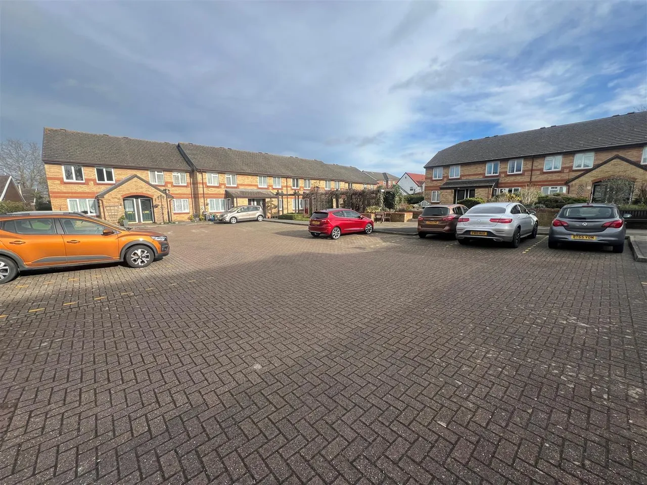 Auriol Drive, Uxbridge, photo 12