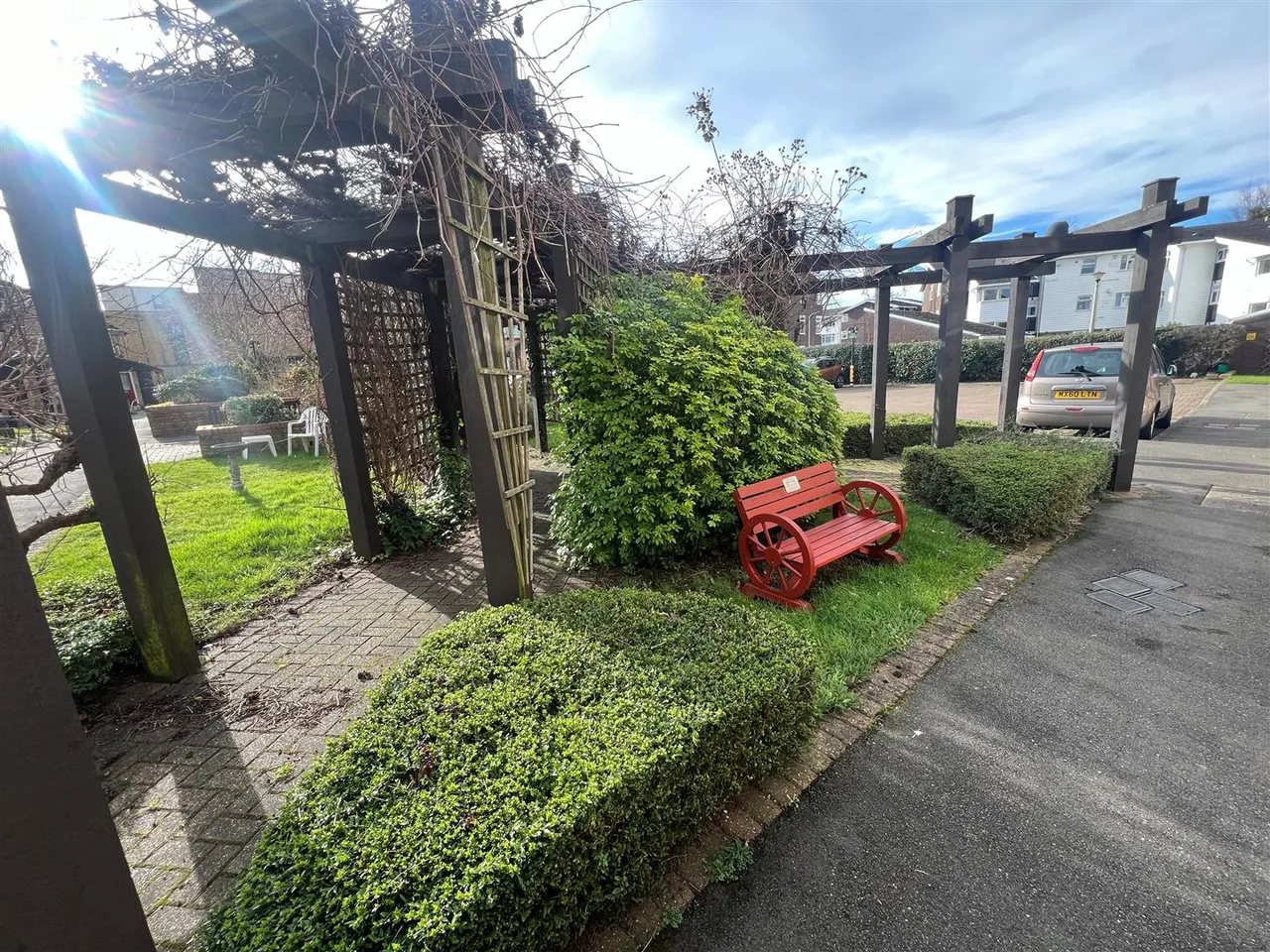 Auriol Drive, Uxbridge, photo 11