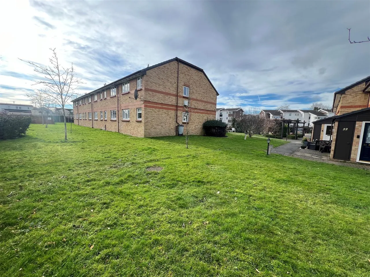 Auriol Drive, Uxbridge, photo 4