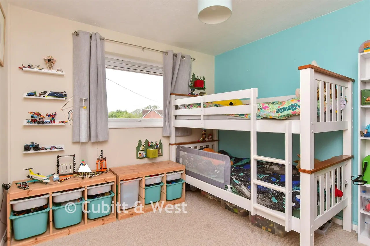 Rosvara Avenue, Westergate, PO20, photo 9
