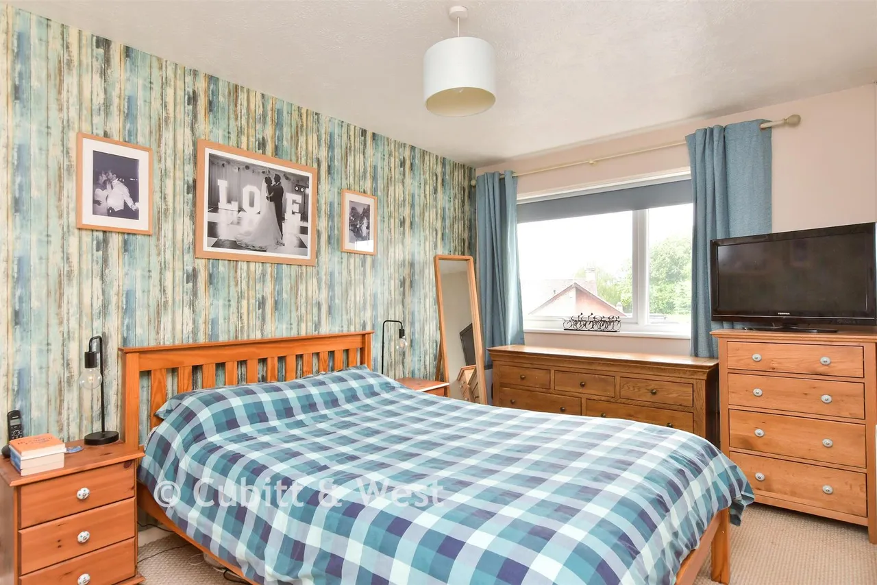 Rosvara Avenue, Westergate, PO20, photo 4