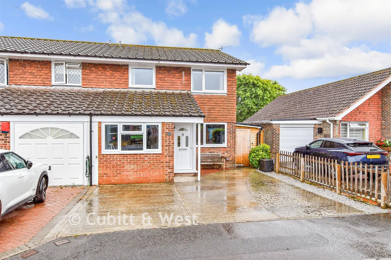 Rosvara Avenue, Westergate, PO20, photo 13