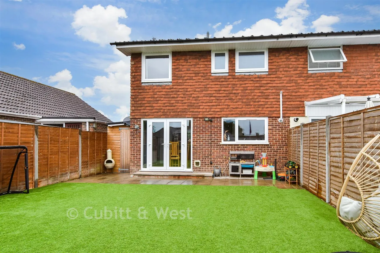 Rosvara Avenue, Westergate, PO20, photo 12
