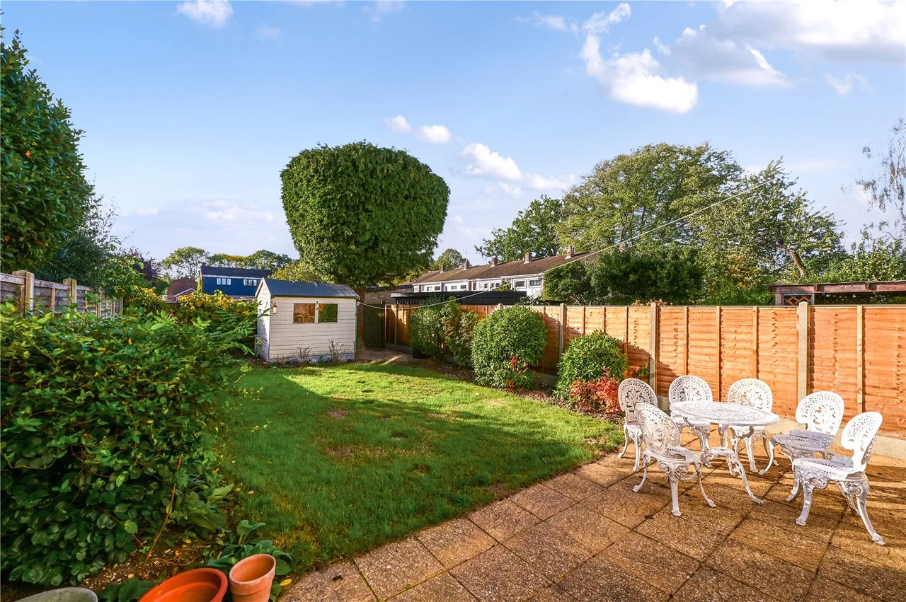 Robins Grove Crescent, Yateley, GU46, photo 4