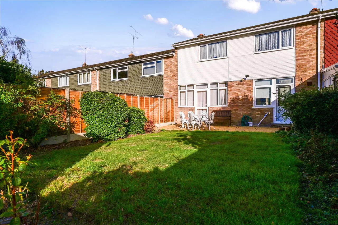 Robins Grove Crescent, Yateley, GU46, photo 9