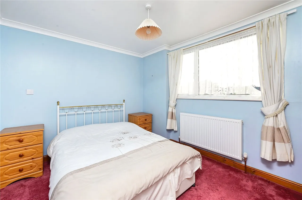 Robins Grove Crescent, Yateley, GU46, photo 10