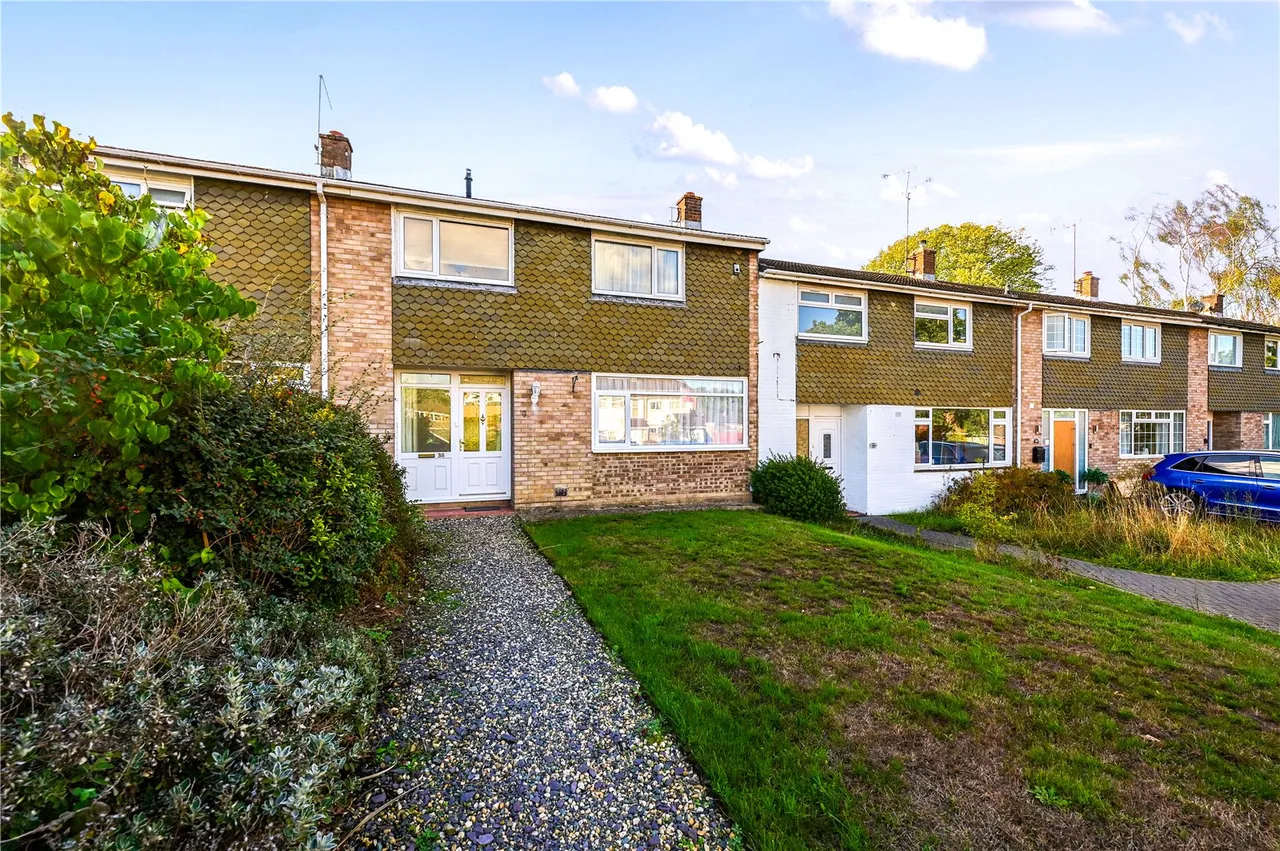Robins Grove Crescent, Yateley, GU46, photo 13
