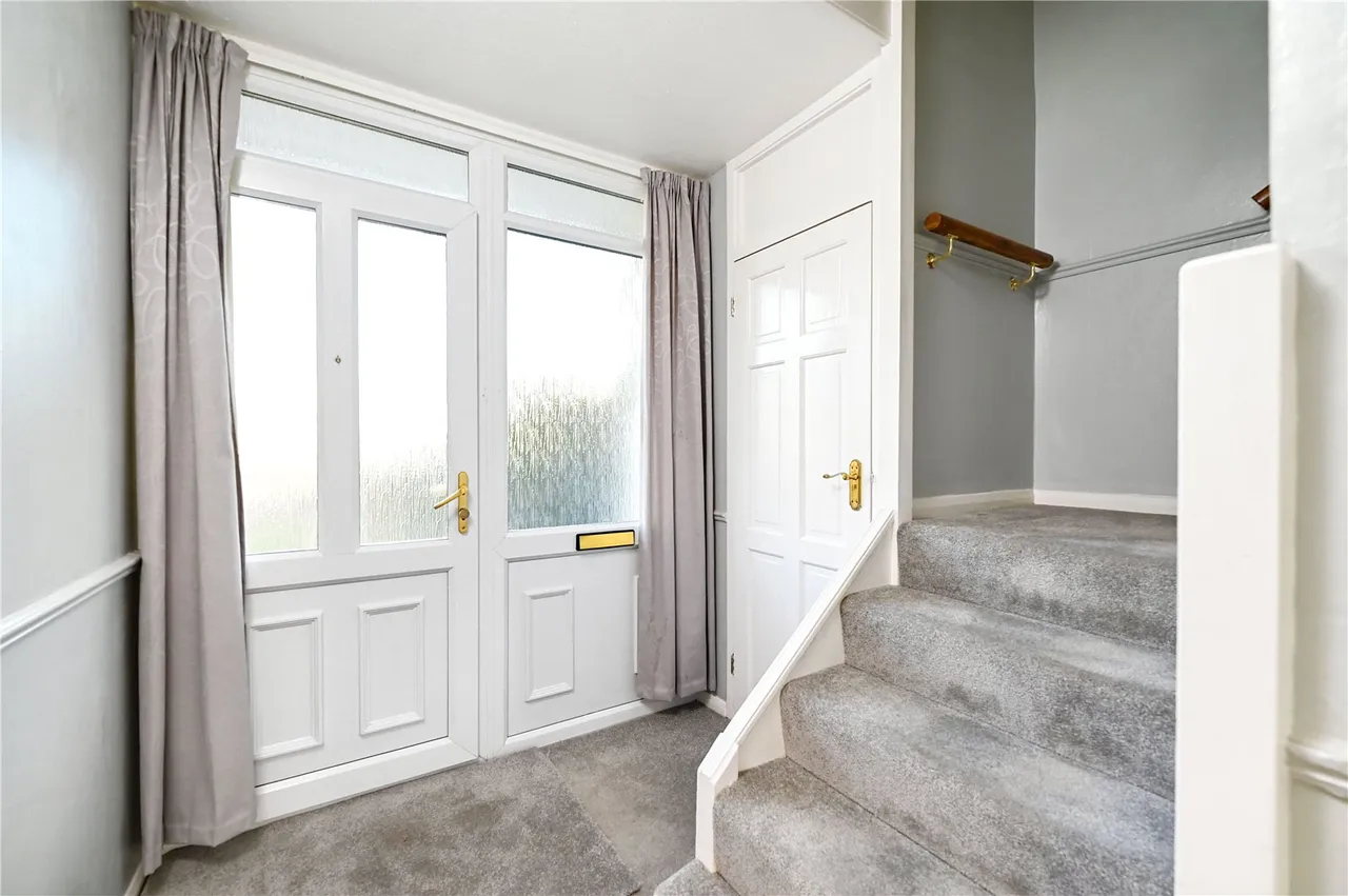 Robins Grove Crescent, Yateley, GU46, photo 11