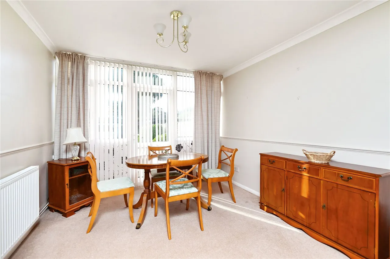 Robins Grove Crescent, Yateley, GU46, photo 5