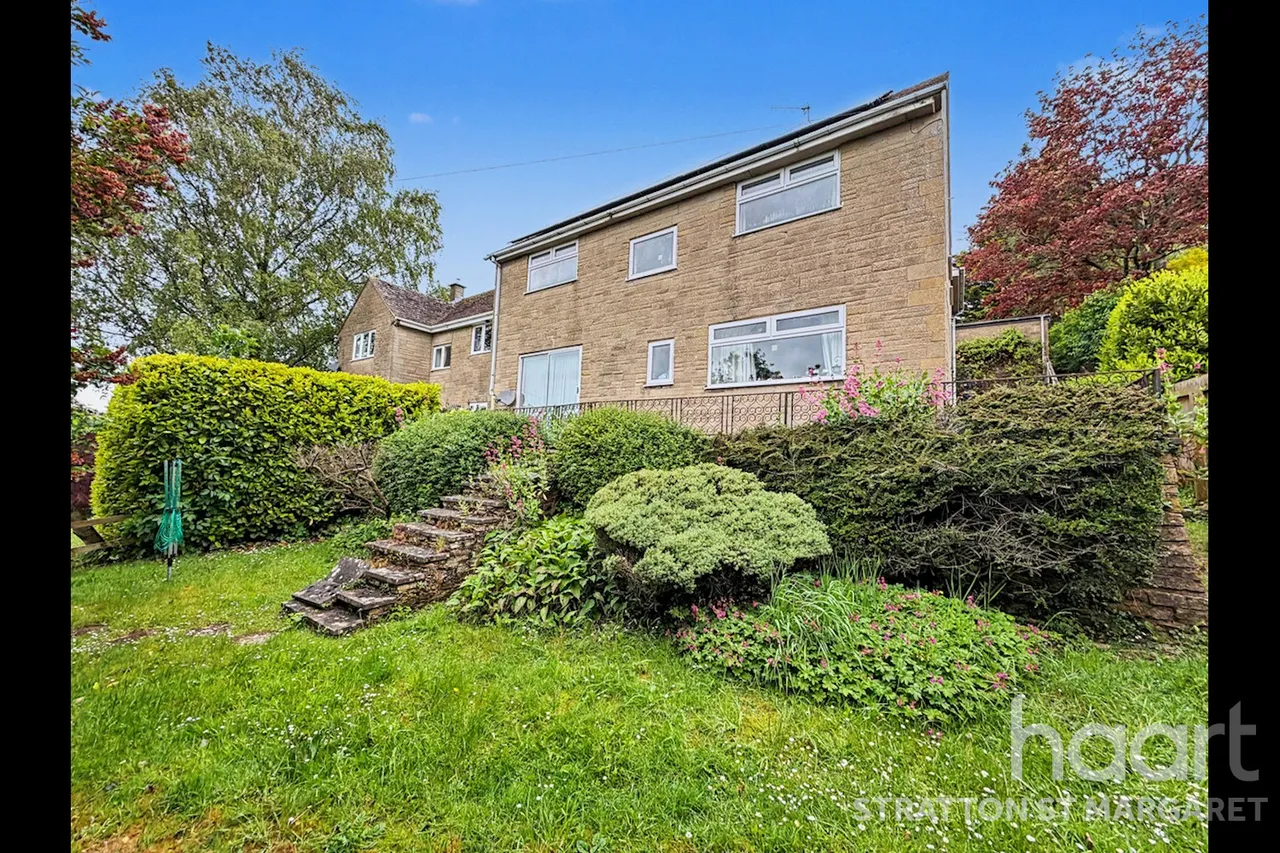 4 bed house for sale, Churn Hill, Cirencester, GL7