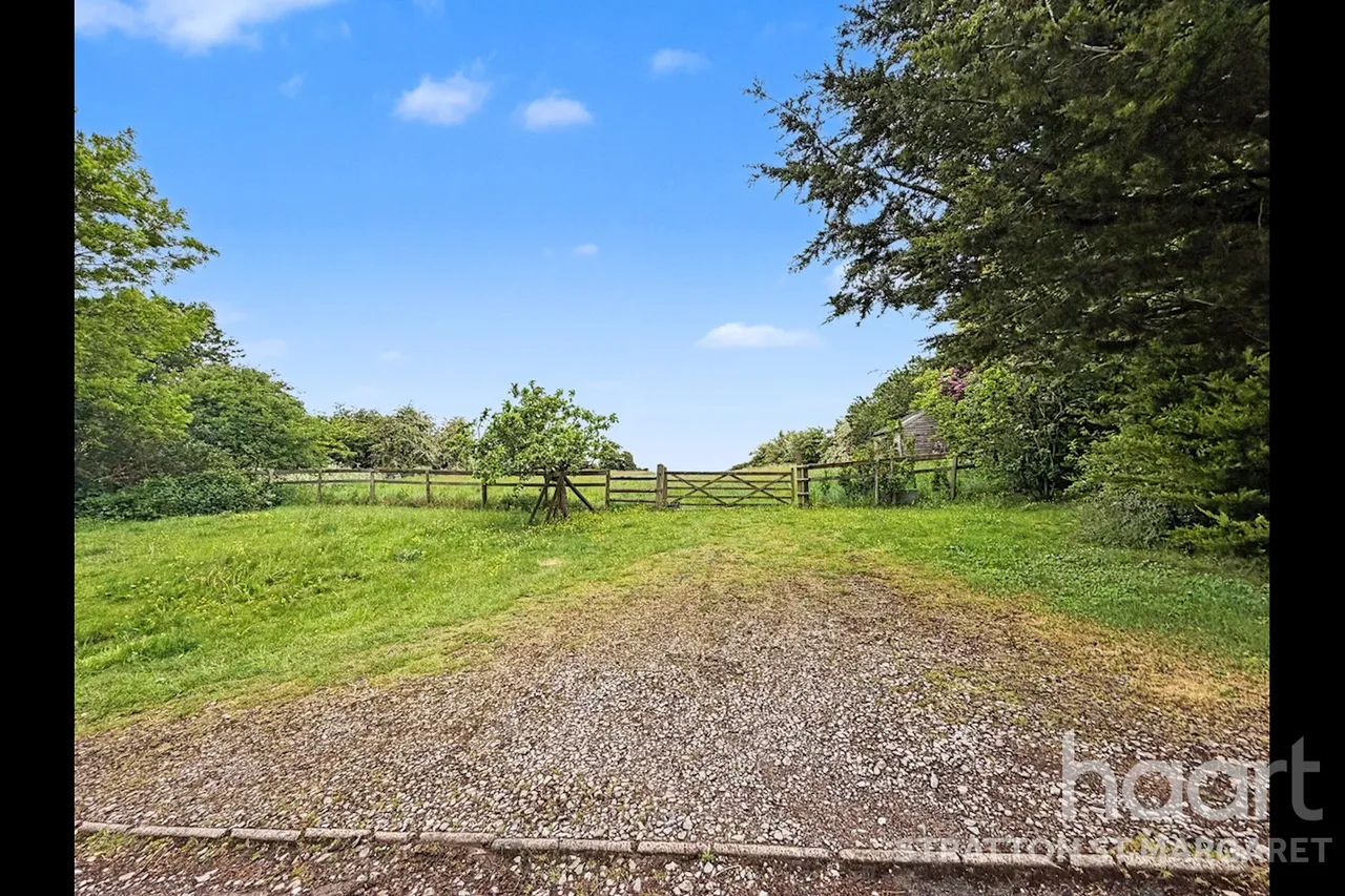 Churn Hill, Cirencester, GL7, photo 2