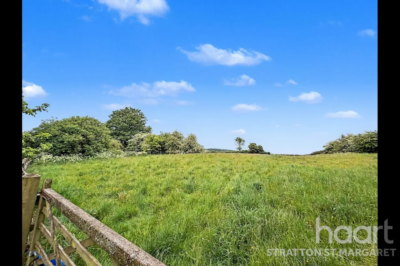 Churn Hill, Cirencester, GL7, photo 19