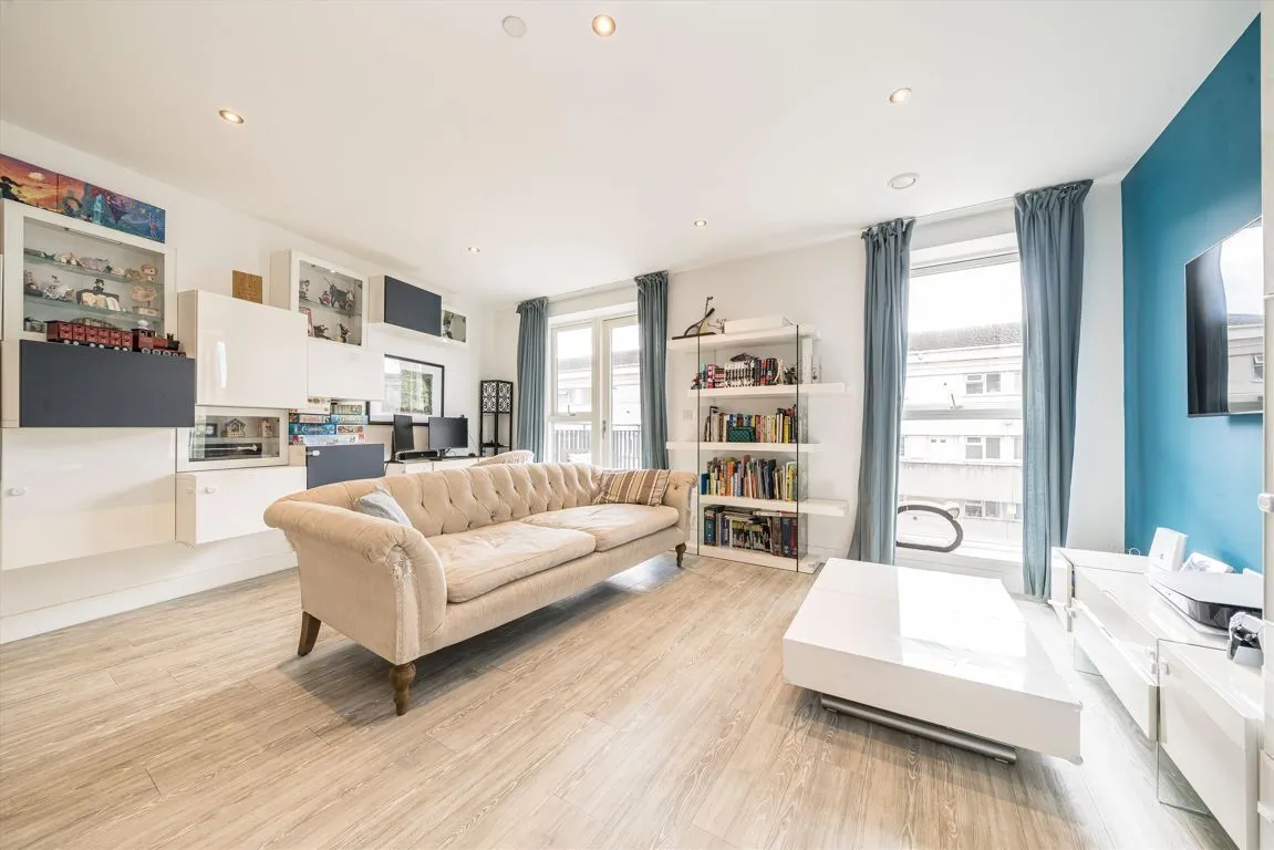 1 bed property for sale, Trinity Way, W3