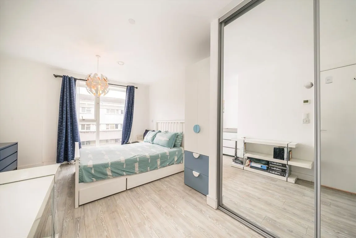 Trinity Way, W3, photo 4