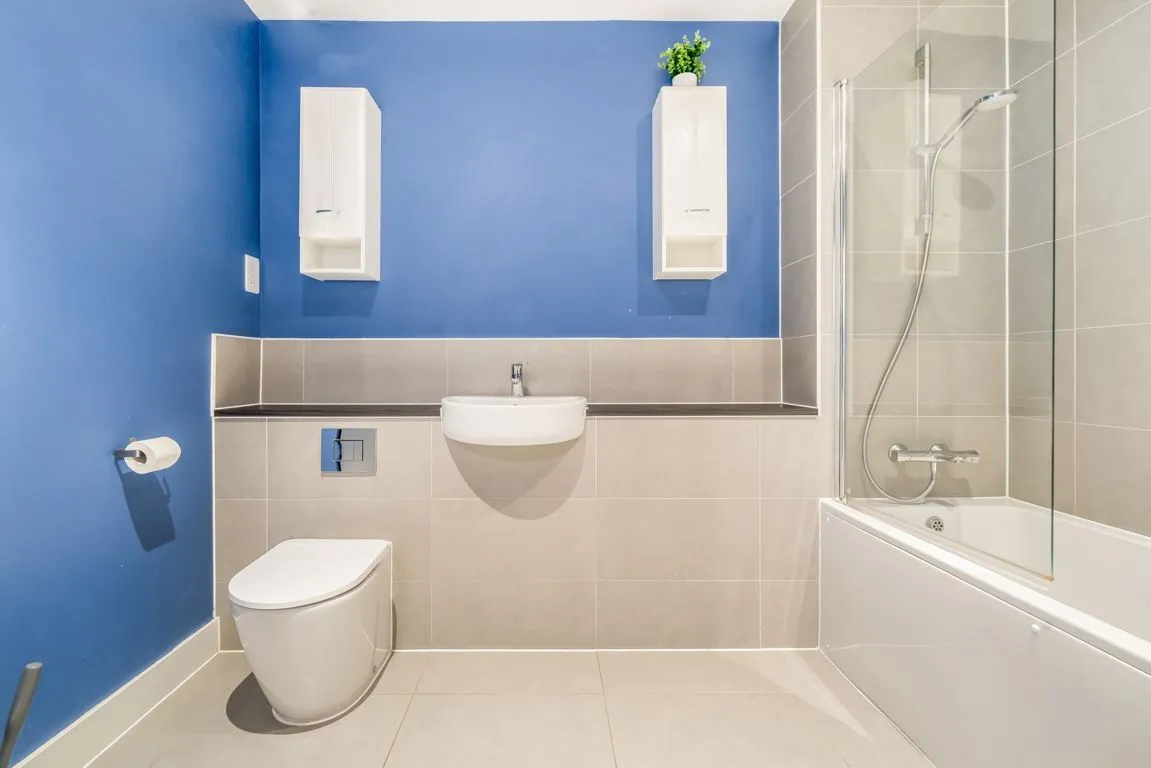 Trinity Way, W3, photo 5