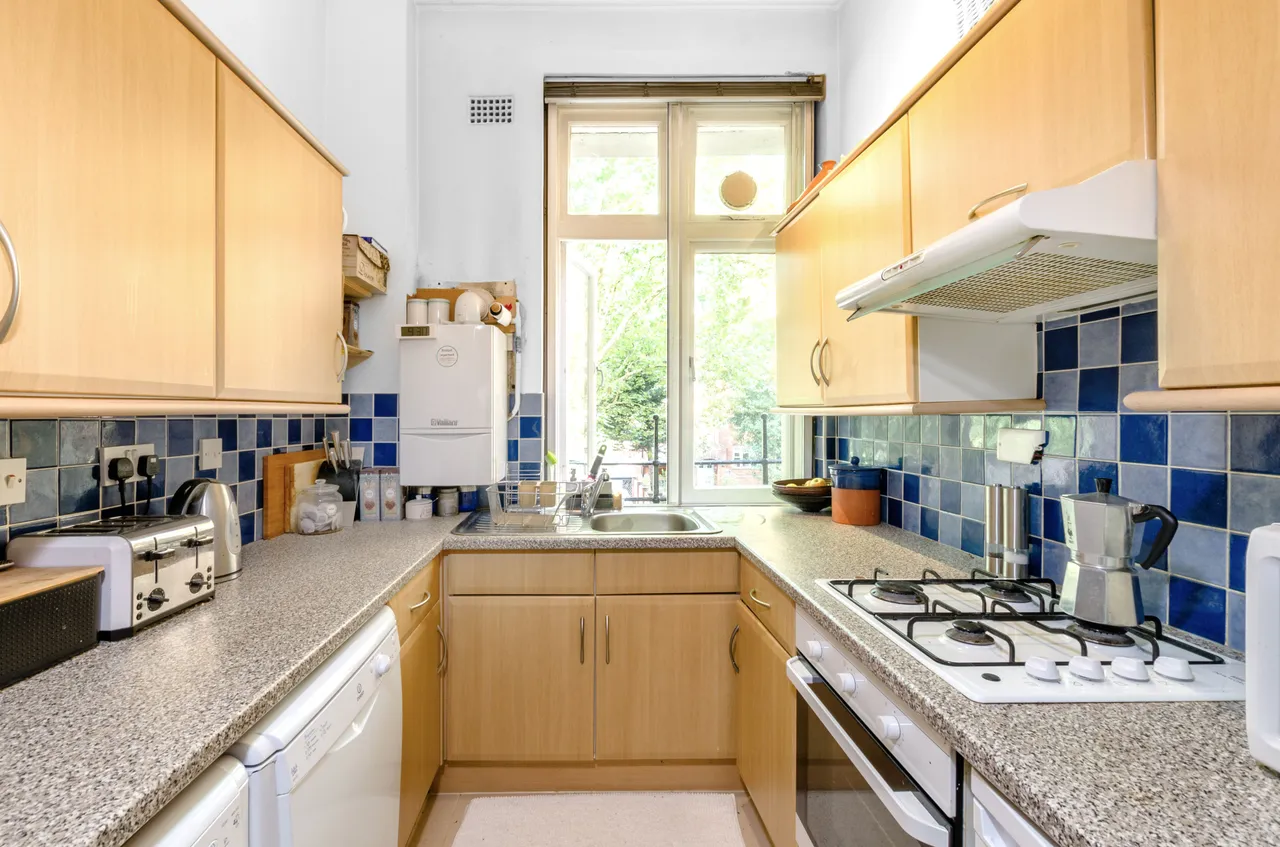 Flat 4, 54 Fitzjohns Avenue, London, photo 4