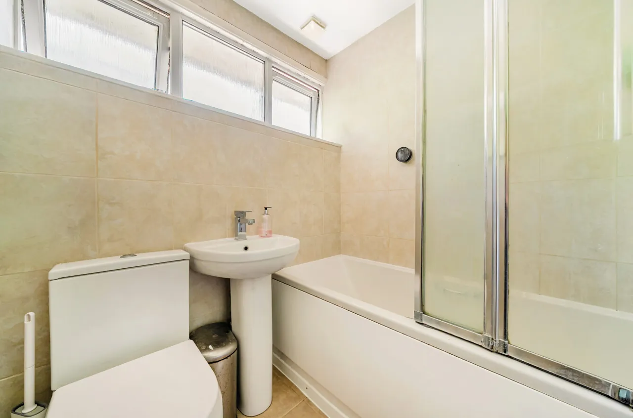 Busdens Way, Milford, GU8, photo 12