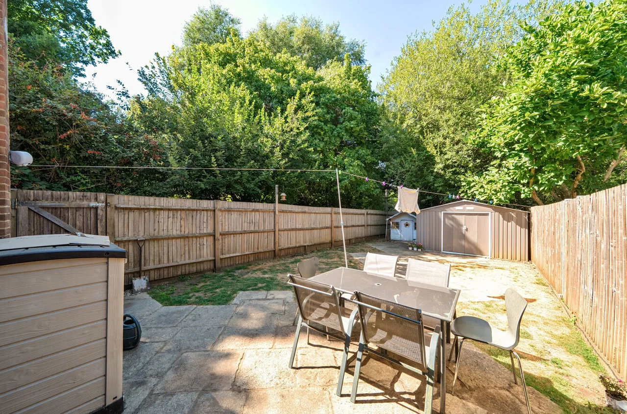 Busdens Way, Milford, GU8, photo 13