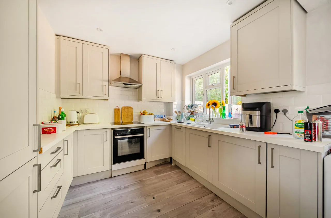 Busdens Way, Milford, GU8, photo 8