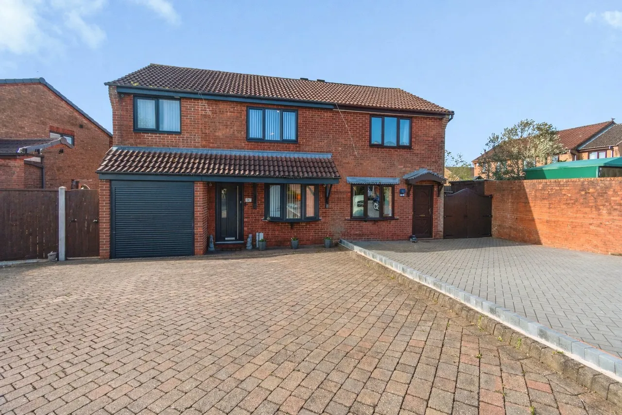 Corsican Drive, Hednesford, Cannock, WS12, photo 23