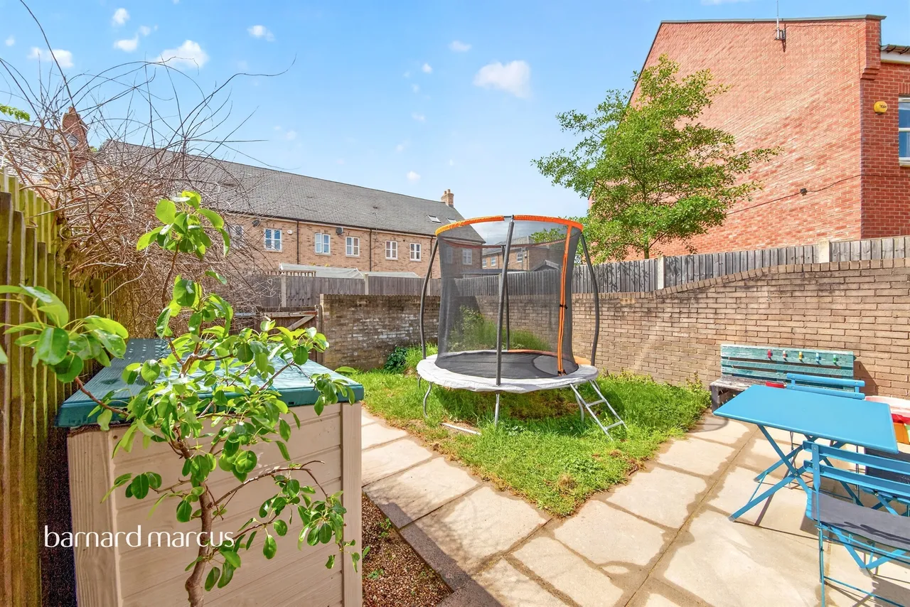 Attfield Close, London, photo 4