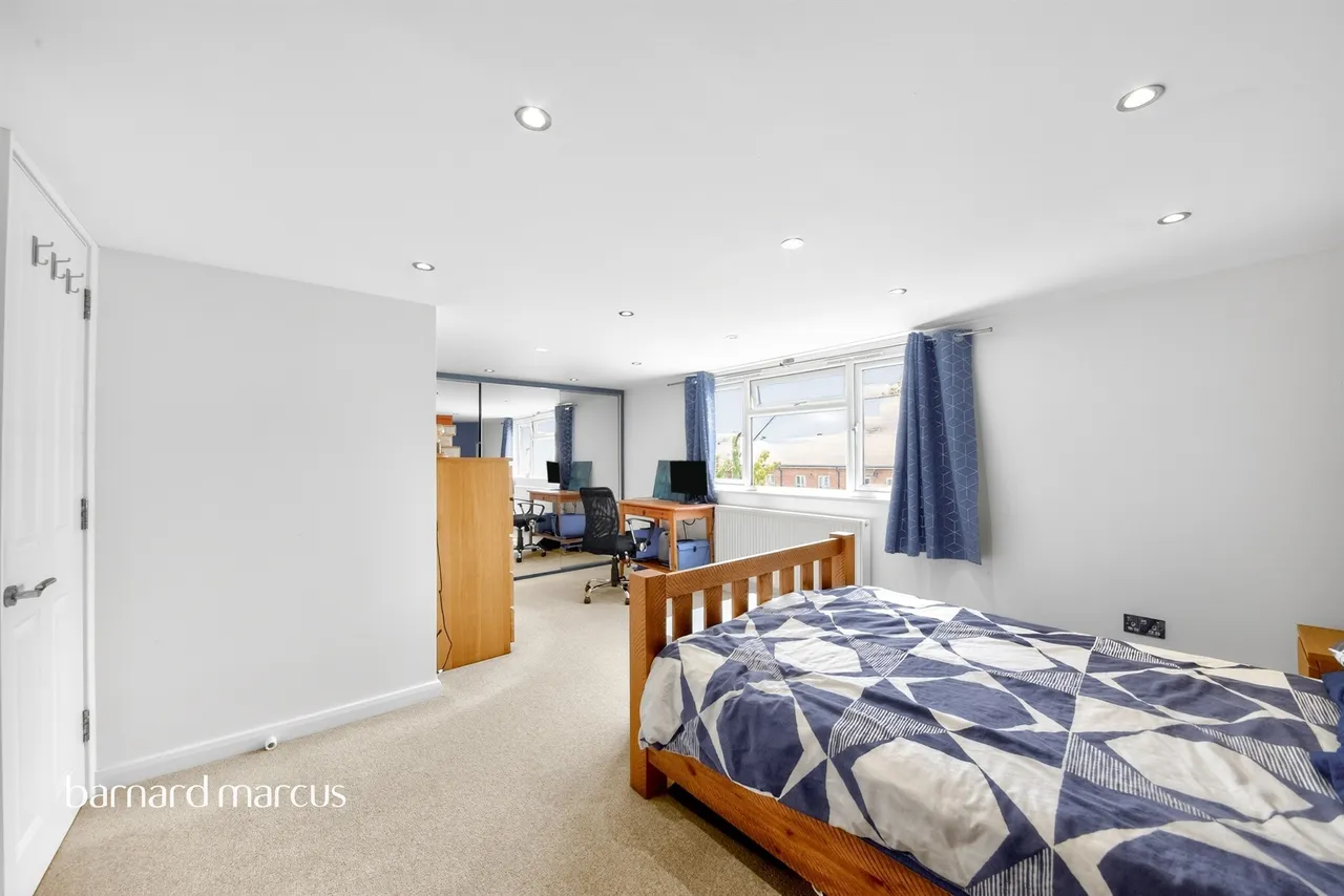 Attfield Close, London, photo 3