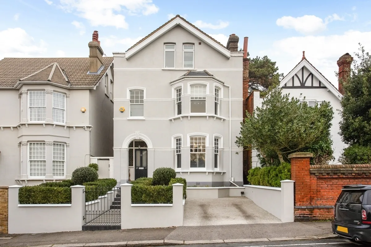 5 bed house to rent — Burgh Heath Road, Epsom KT17