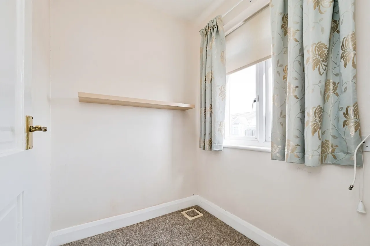 Victor Gardens, Hornchurch, Essex, RM12, photo 8