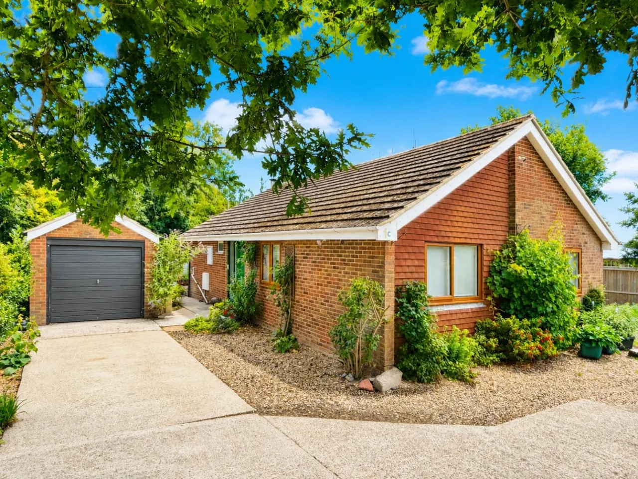 3 bed house for sale — Grebe Crescent, Hythe