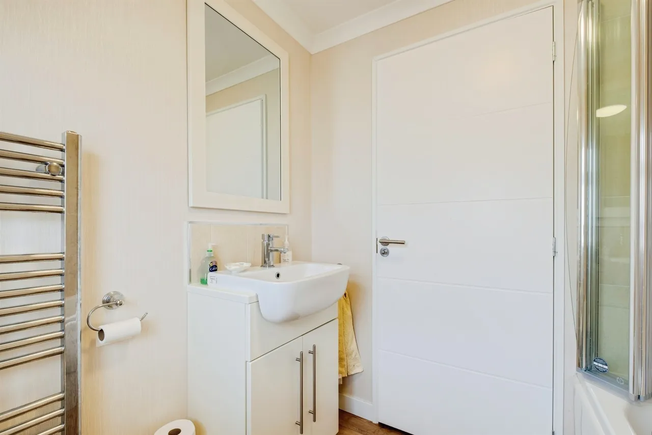 Maple Walk, Matchams, BH24, photo 15