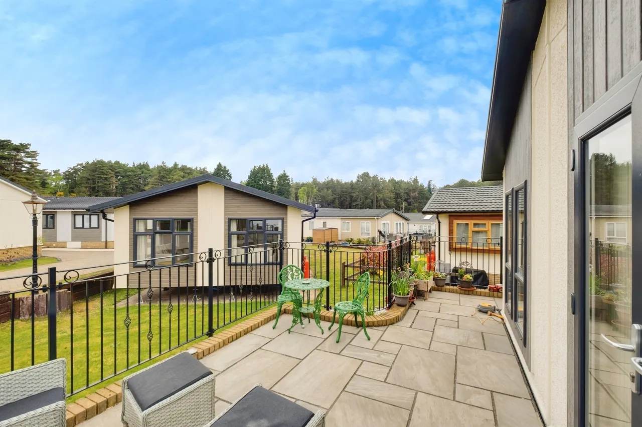 Maple Walk, Matchams, BH24, photo 12