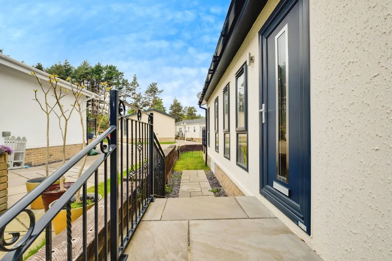 Maple Walk, Matchams, BH24, photo 10