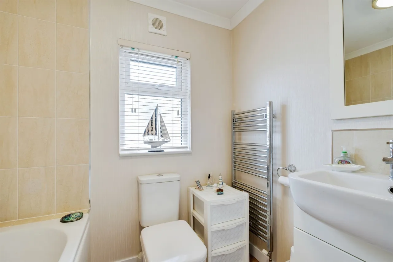 Maple Walk, Matchams, BH24, photo 14