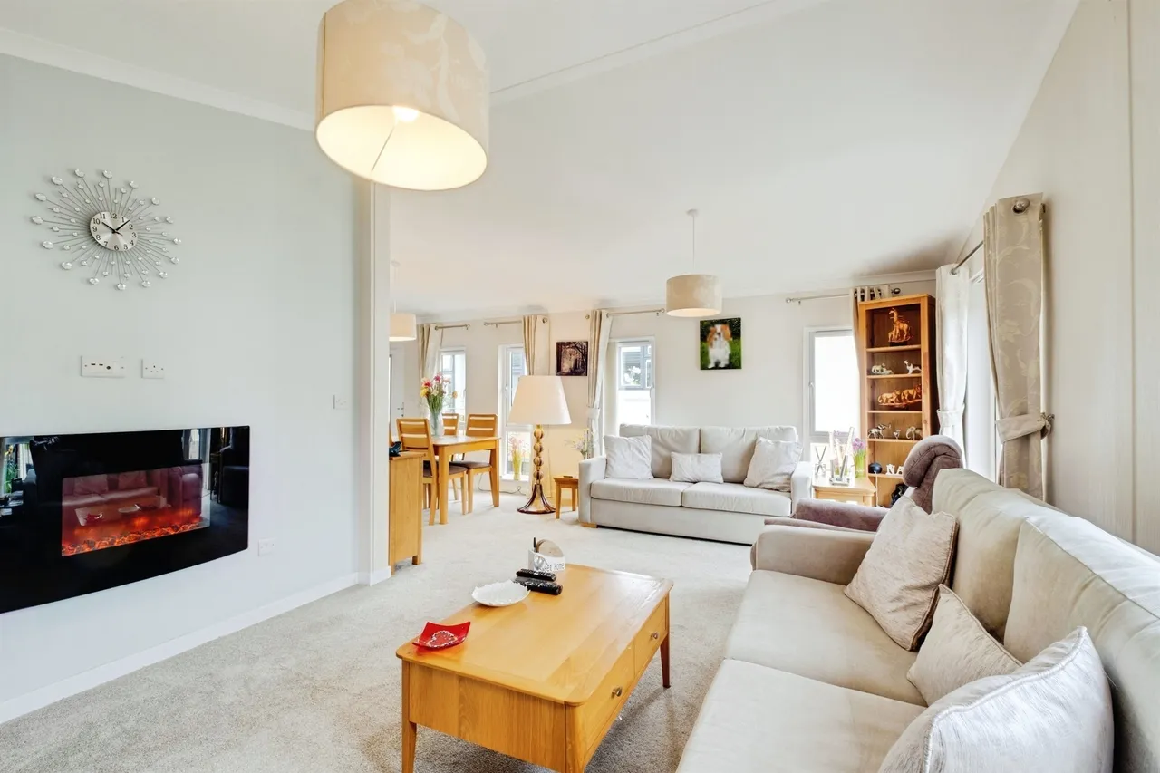 Maple Walk, Matchams, BH24, photo 13