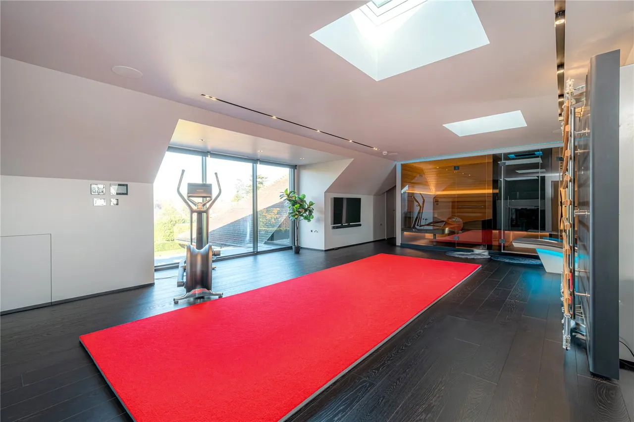 Fairmile Avenue, Cobham, KT11, photo 23
