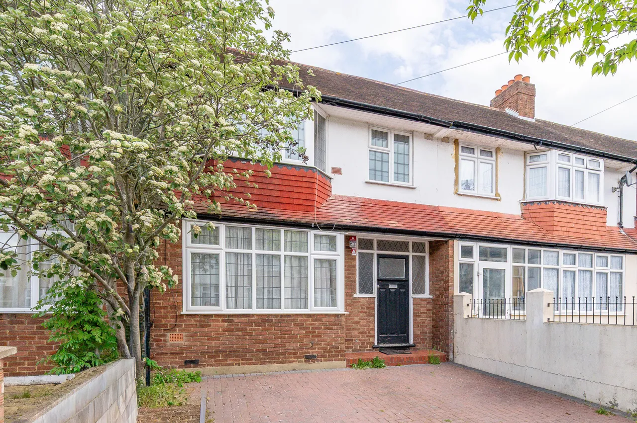3 bed house for sale — 23 Goldwell Road, Thornton Heath