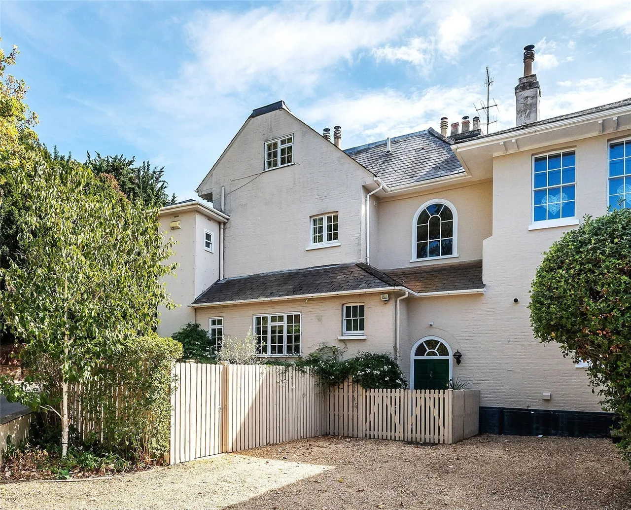 4 bed property for sale, Chart Lane, Reigate, RH2