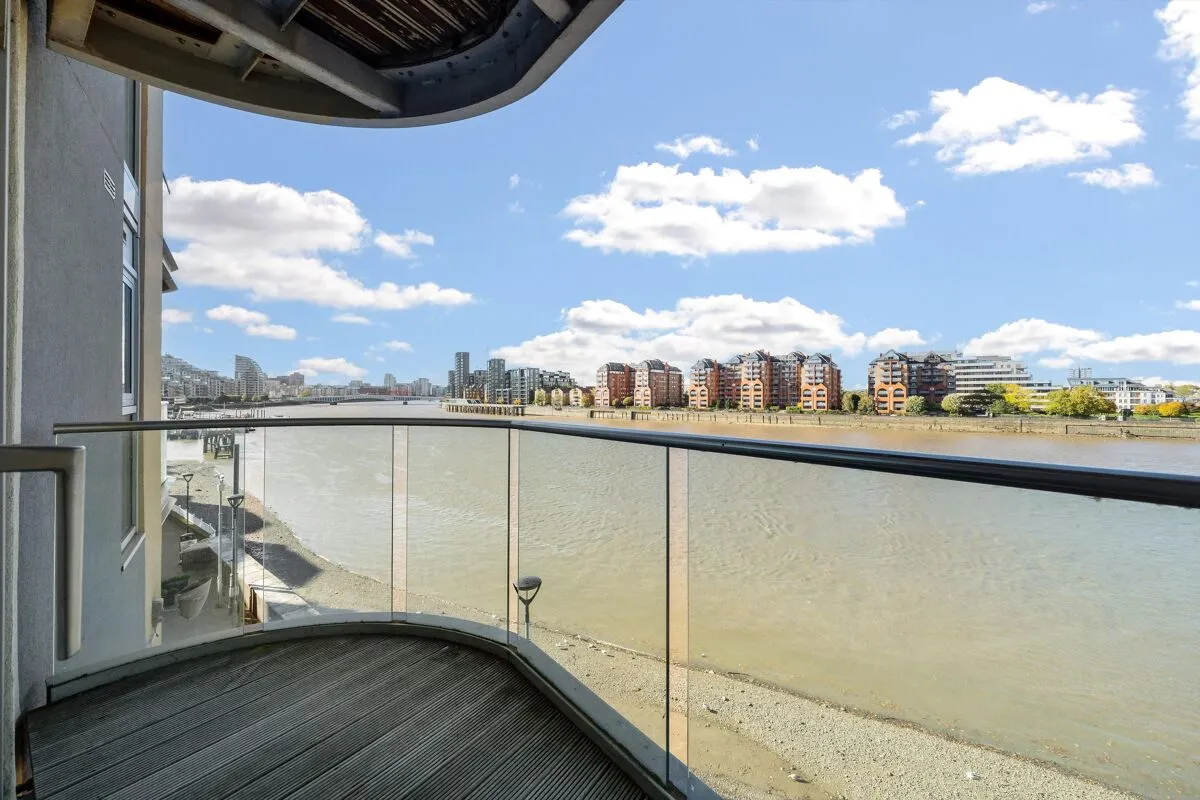 2 bed flat for sale, Vicentia Court, London, SW11