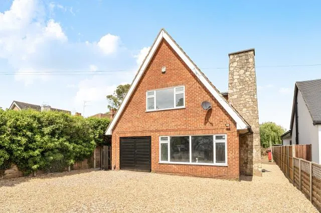 4 bed house for sale, Feltham Hill Road, Ashford, TW15