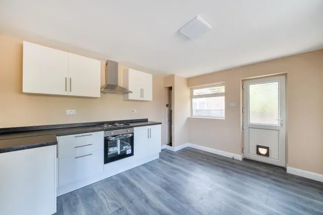 Feltham Hill Road, Ashford, TW15, photo 24