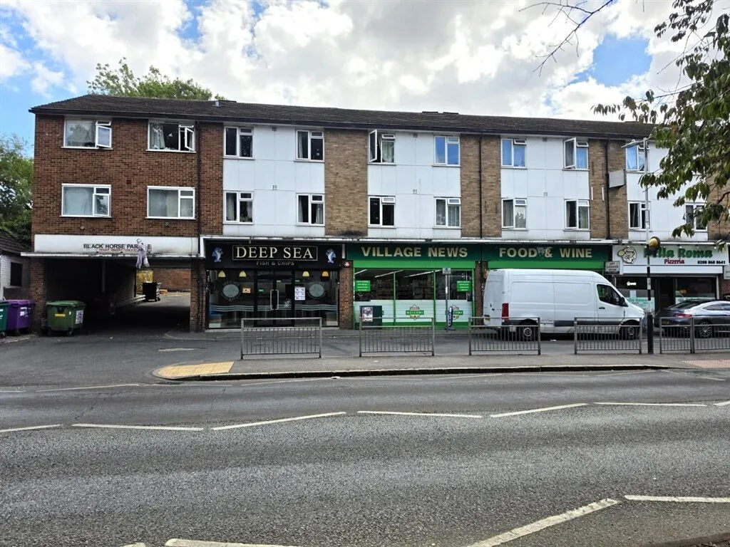 2 bed flat for sale — High Road, Eastcote, PINNER