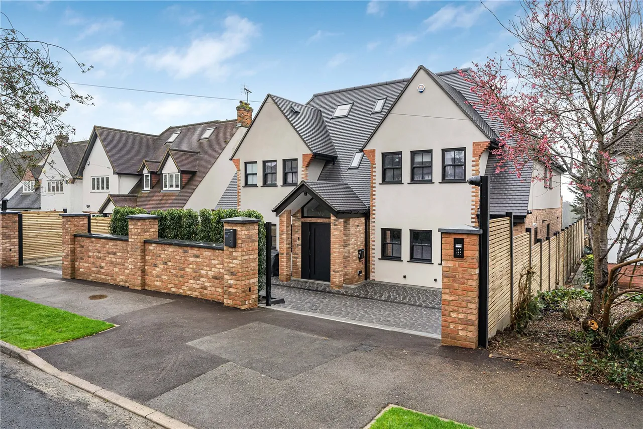 5 bed house to rent, The Grove, Brookmans Park, AL9