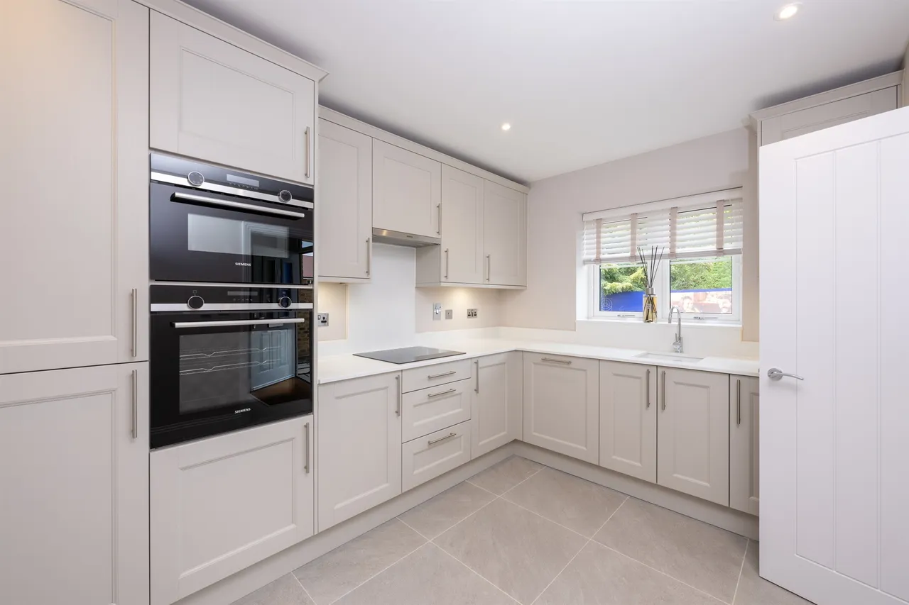 De Havilland Place, White Waltham Village, SL6, photo 5