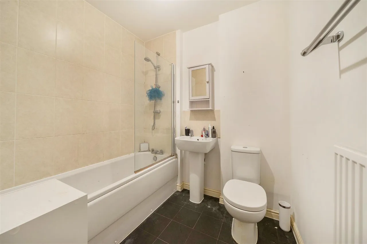 Brand Avenue, Uxbridge, UB10 0FS, photo 5