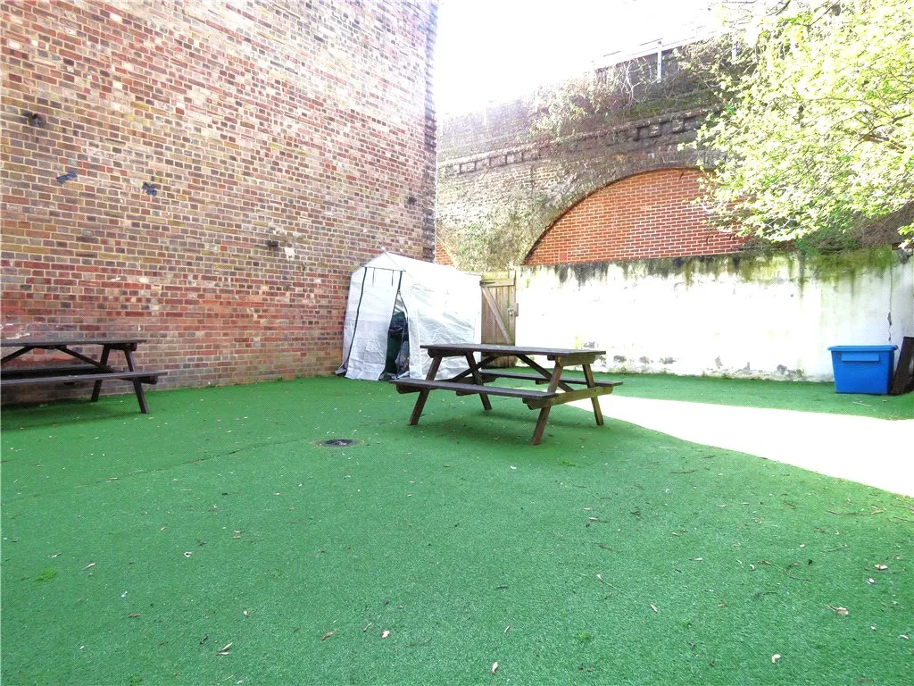 Camberwell Road, London, SE5, photo 7