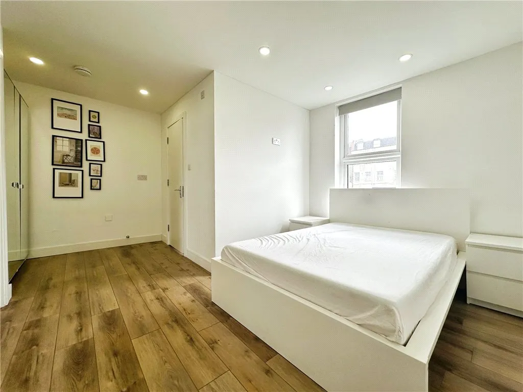 Camberwell Road, London, SE5, photo 4