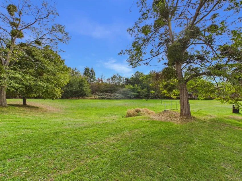 Buscombe Gardens, Gloucester, photo 14