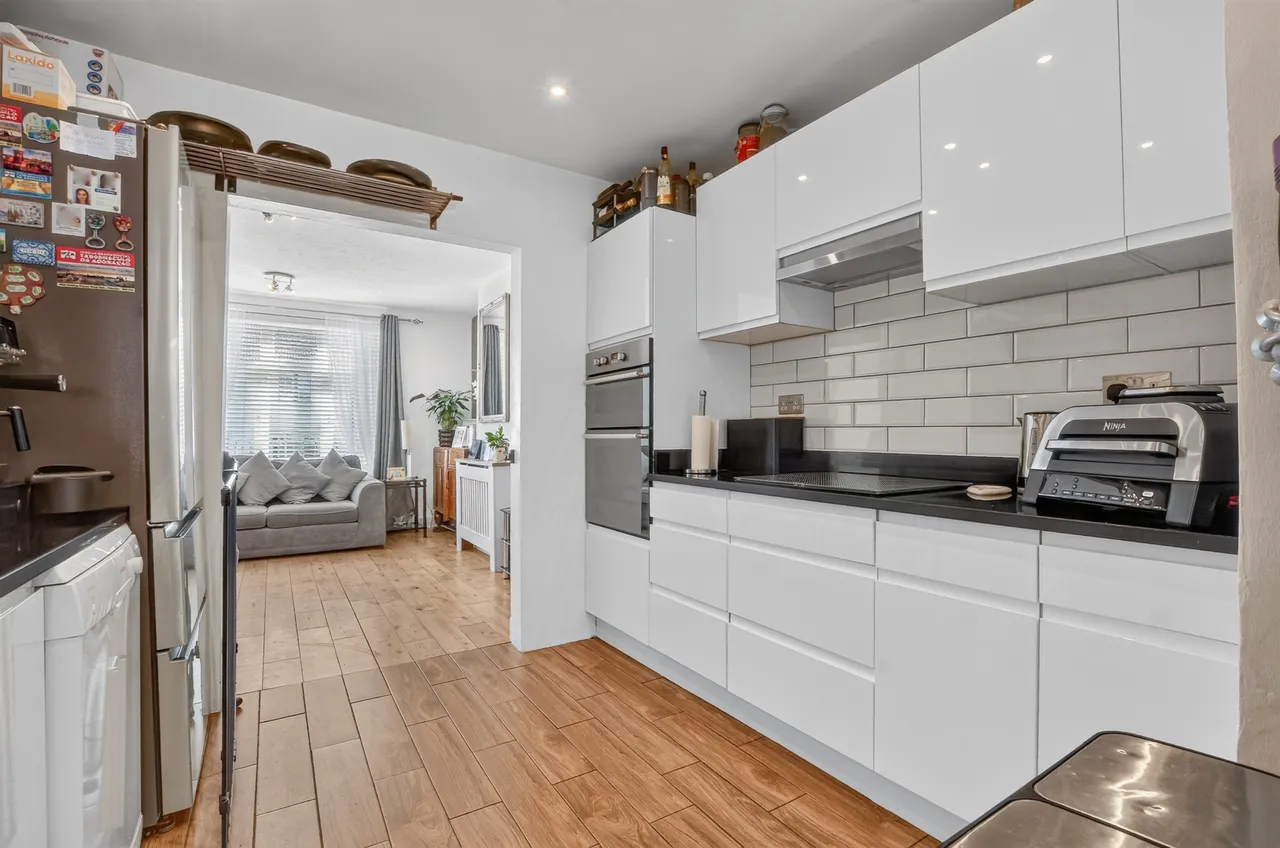 Millfield Road, Edgware, HA8, photo 2
