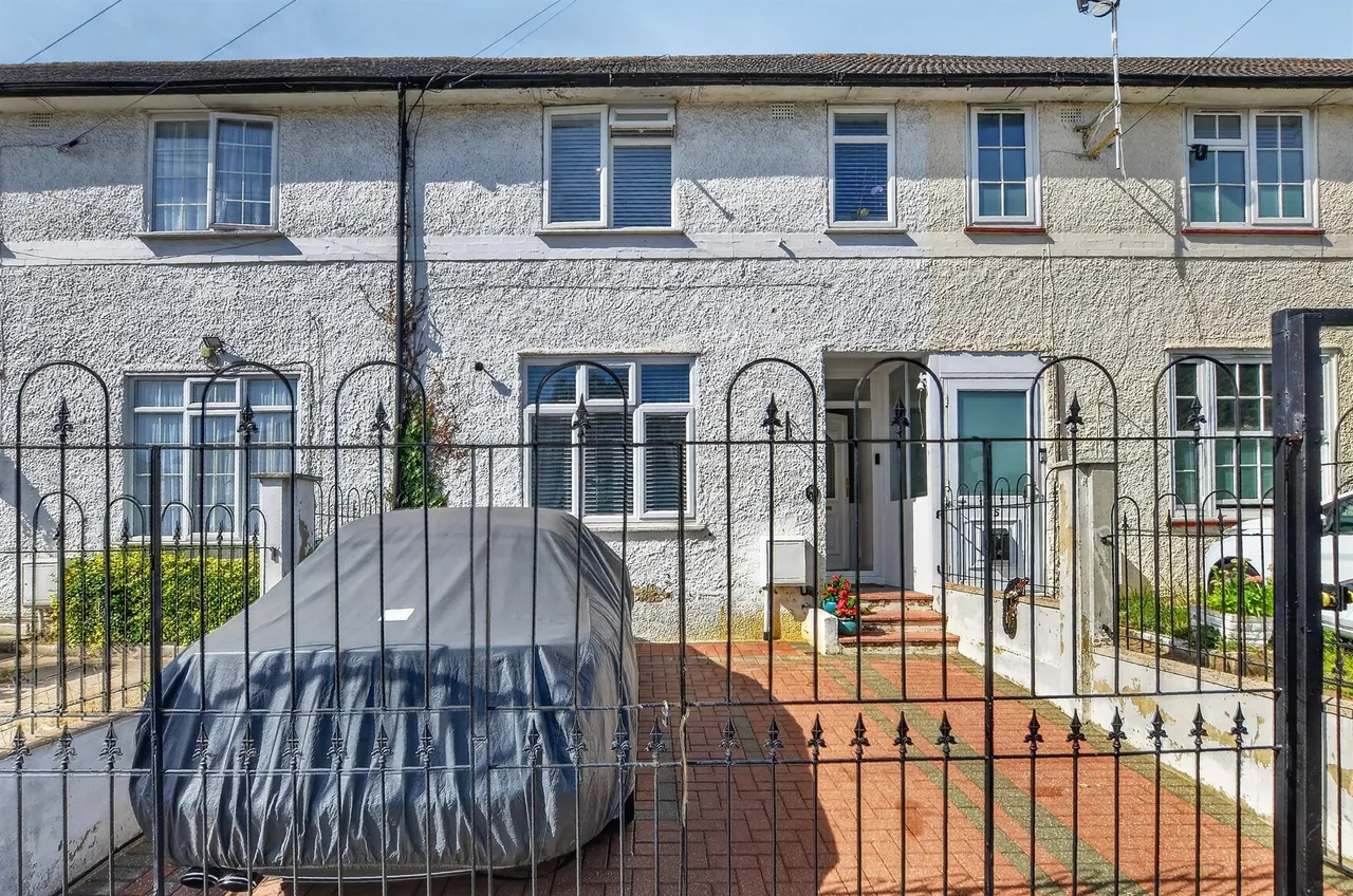 3 bed house for sale, Millfield Road, Edgware, HA8