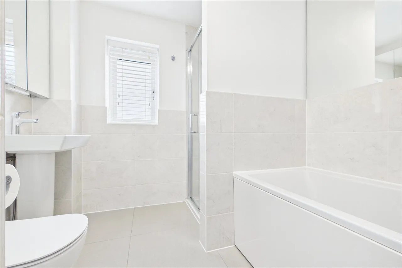 Fullbrook Avenue, Spencers Wood, RG7, photo 17